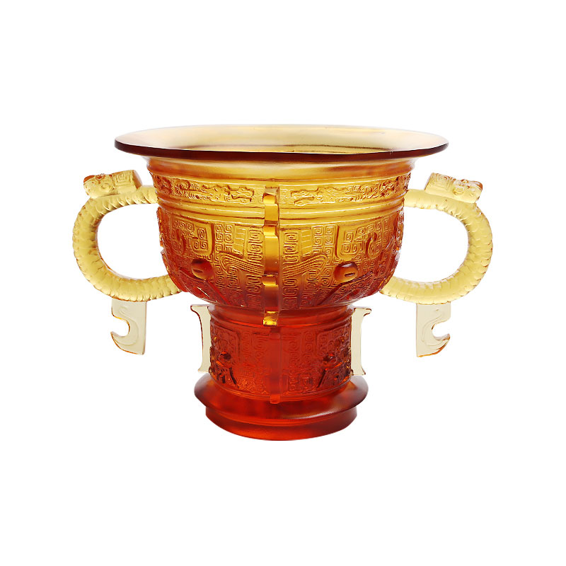 Chân máy Trung Quốc có tay cầm tai rồng và hoa văn gai