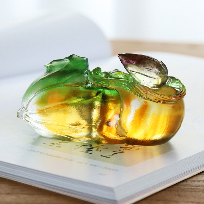 Đồ trang trí điêu khắc thủy tinh pha lê màu hình quả hồng