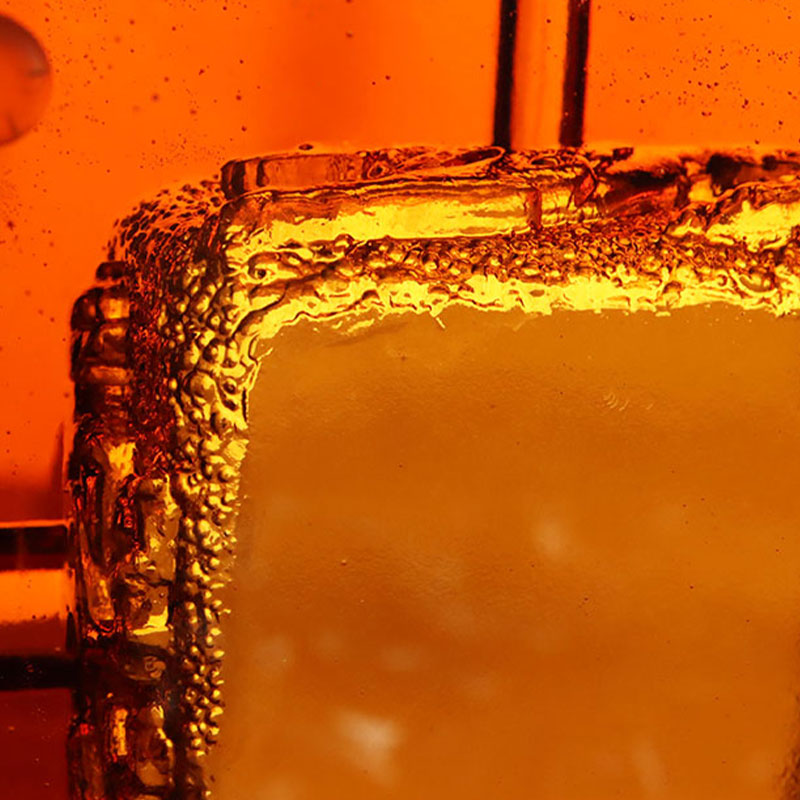 Gạt tàn thủy tinh màu đỏ in hình con vật tinh xảo