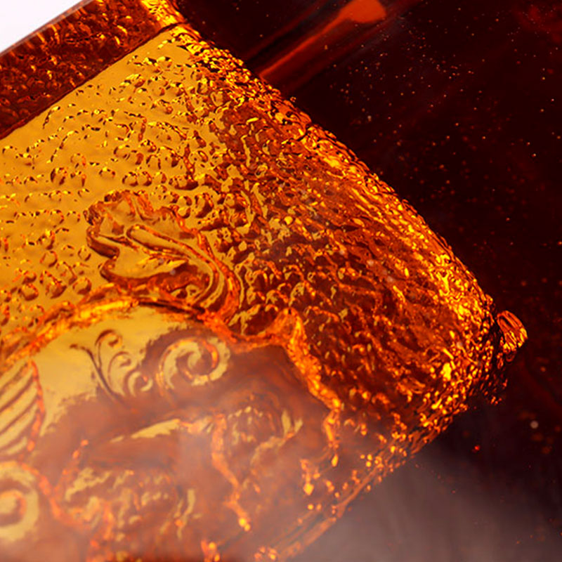 Gạt tàn thủy tinh màu đỏ in hình con vật tinh xảo