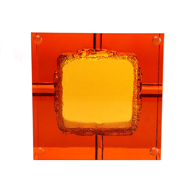 Gạt tàn thủy tinh màu đỏ in hình con vật tinh xảo