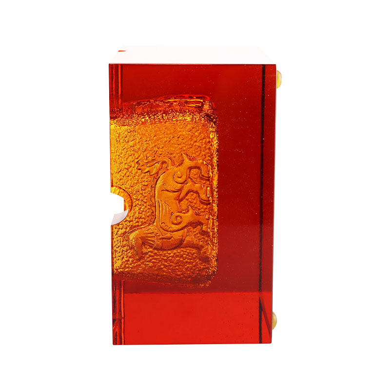 Gạt tàn thủy tinh màu đỏ in hình con vật tinh xảo