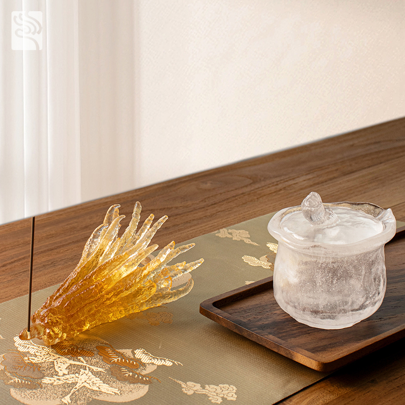 Lư hương thủy tinh màu vàng hình bàn tay