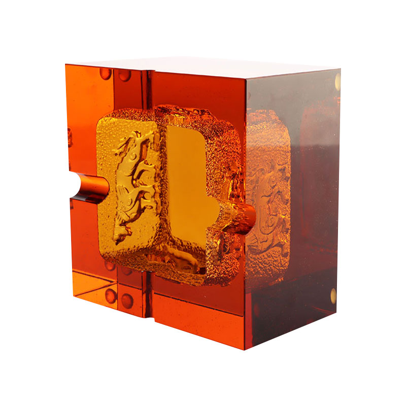 Gạt tàn thủy tinh màu đỏ in hình con vật tinh xảo