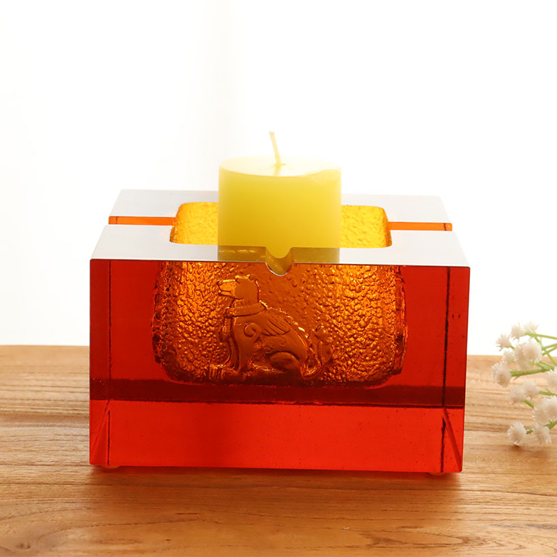 Gạt tàn thủy tinh màu đỏ in hình con vật tinh xảo