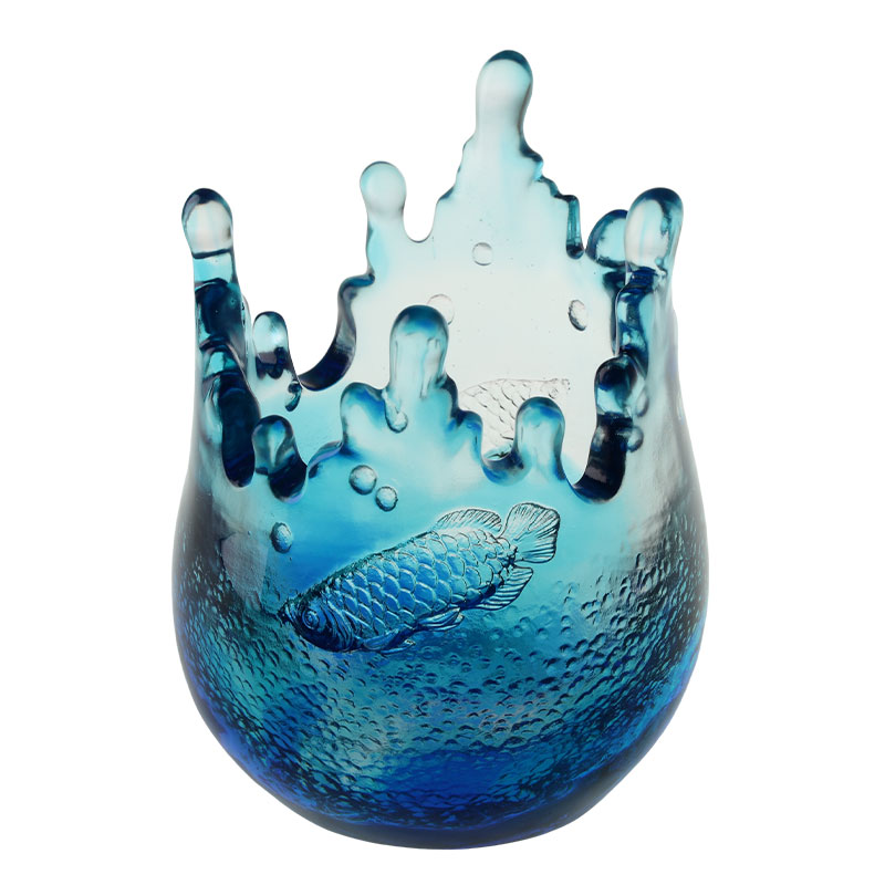 Đồ trang trí thủy tinh màu xanh khắc hoa văn cá