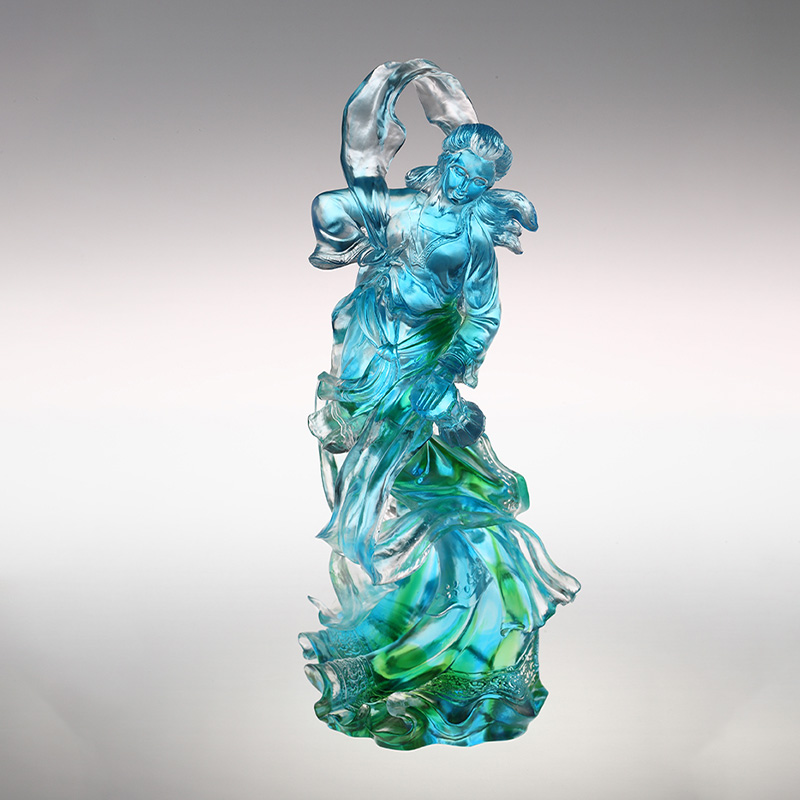 Đồ trang trí hình thủy tinh dâm bụt trên bầu trời mây