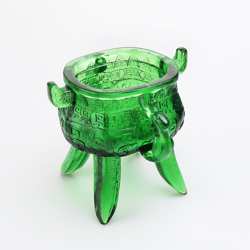 Chân máy bằng thủy tinh pha lê màu xanh ngọc lục bảo có tay cầm hình tai