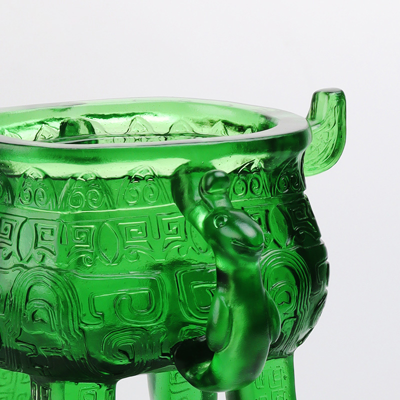 Chân máy bằng thủy tinh pha lê màu xanh ngọc lục bảo có tay cầm hình tai