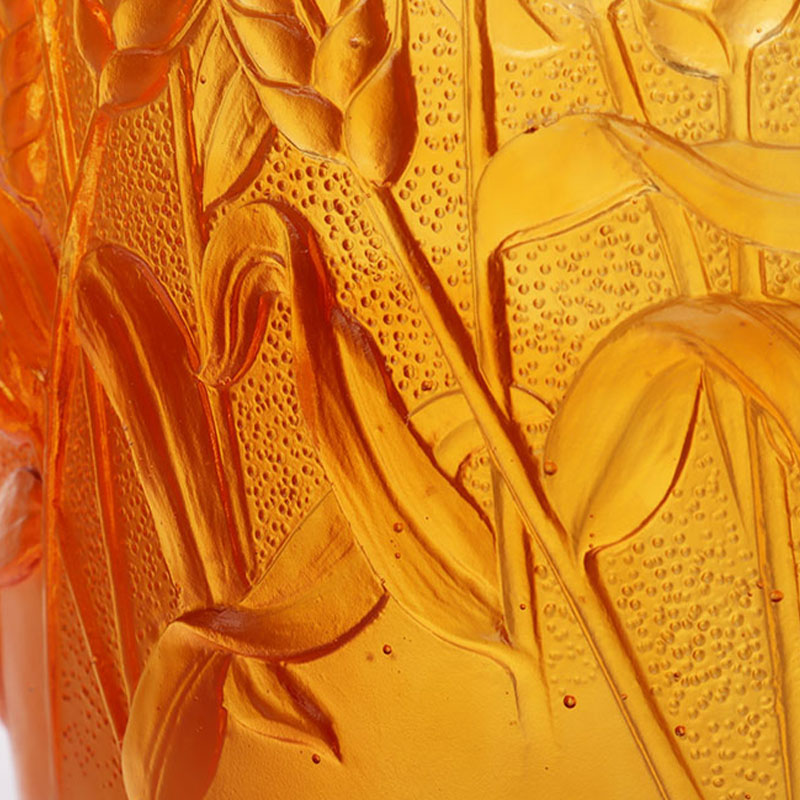 Bình thủy tinh màu hổ phách có tai lúa mì