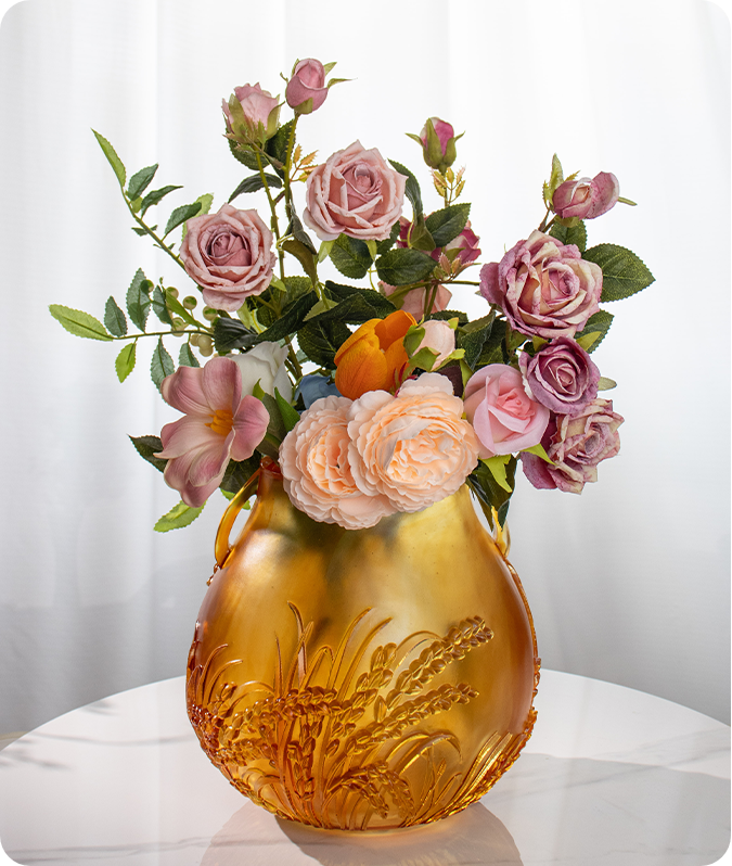 Lời hứa về một vụ mùa bội thu: Chiếc bình thủy tinh có hai tay cầm